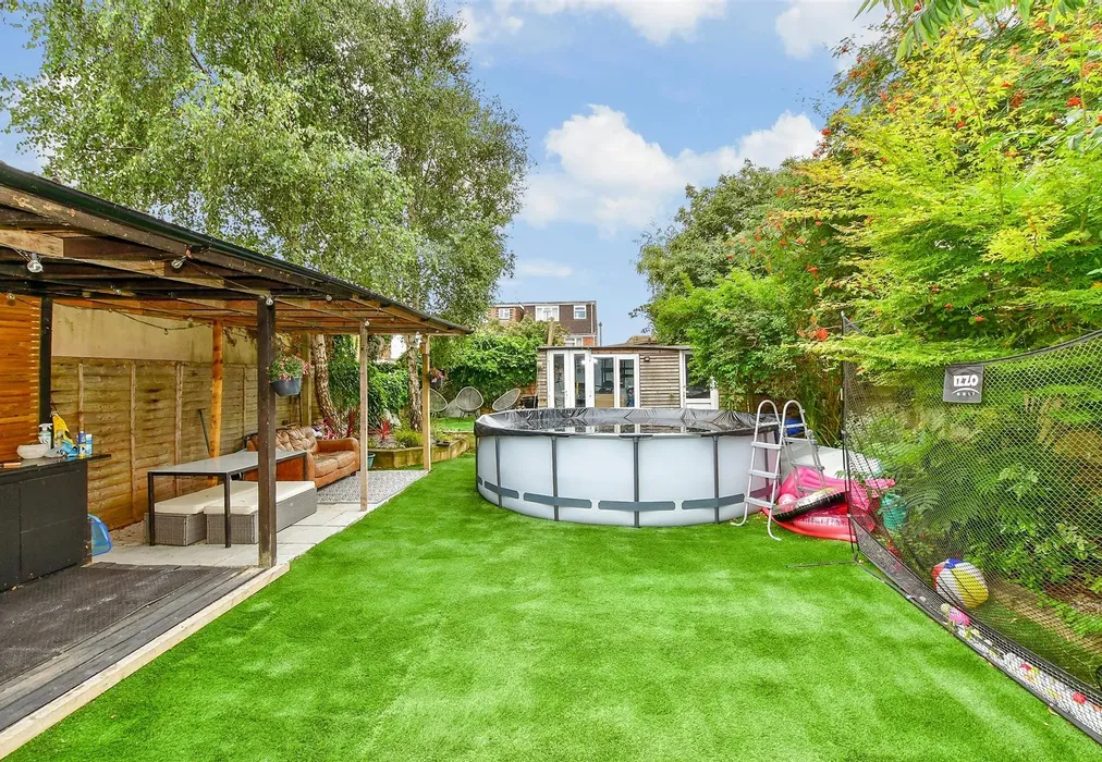 Rear Garden - Southfields Road, Littlehampton, West Sussex - Wards of Kent