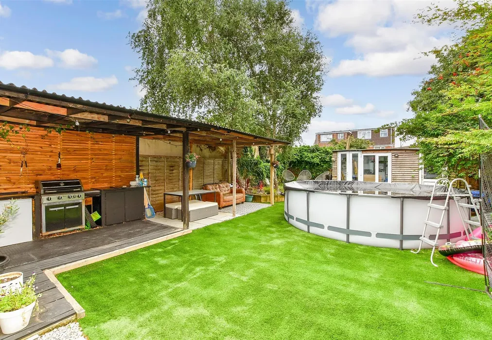 Rear Garden - Southfields Road, Littlehampton, West Sussex - Wards of Kent