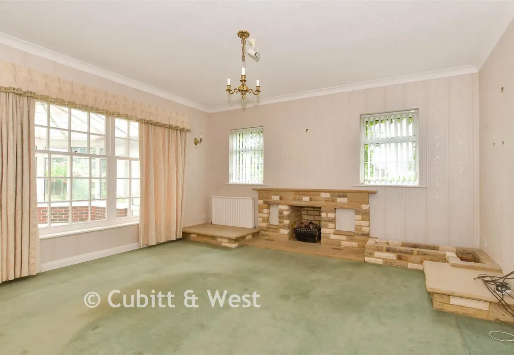 Lounge - Gadbridge Lane, Ewhurst, Cranleigh, Surrey - Wards of Kent