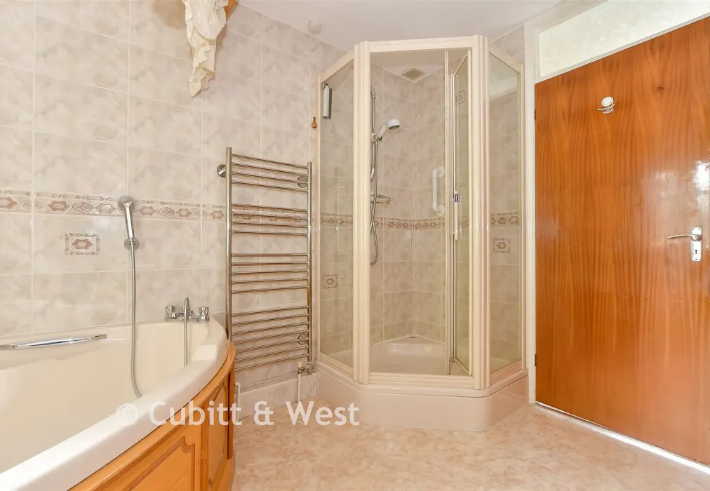 En-Suite Bathroom - Gadbridge Lane, Ewhurst, Cranleigh, Surrey - Wards of Kent