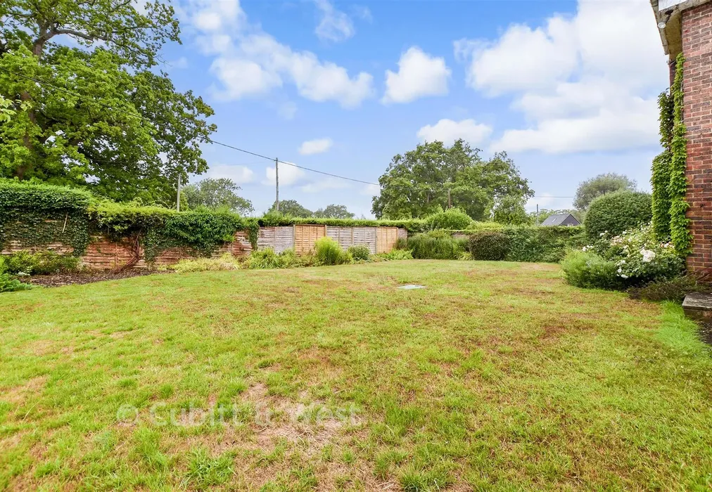 Rear Garden - Gadbridge Lane, Ewhurst, Cranleigh, Surrey - Wards of Kent