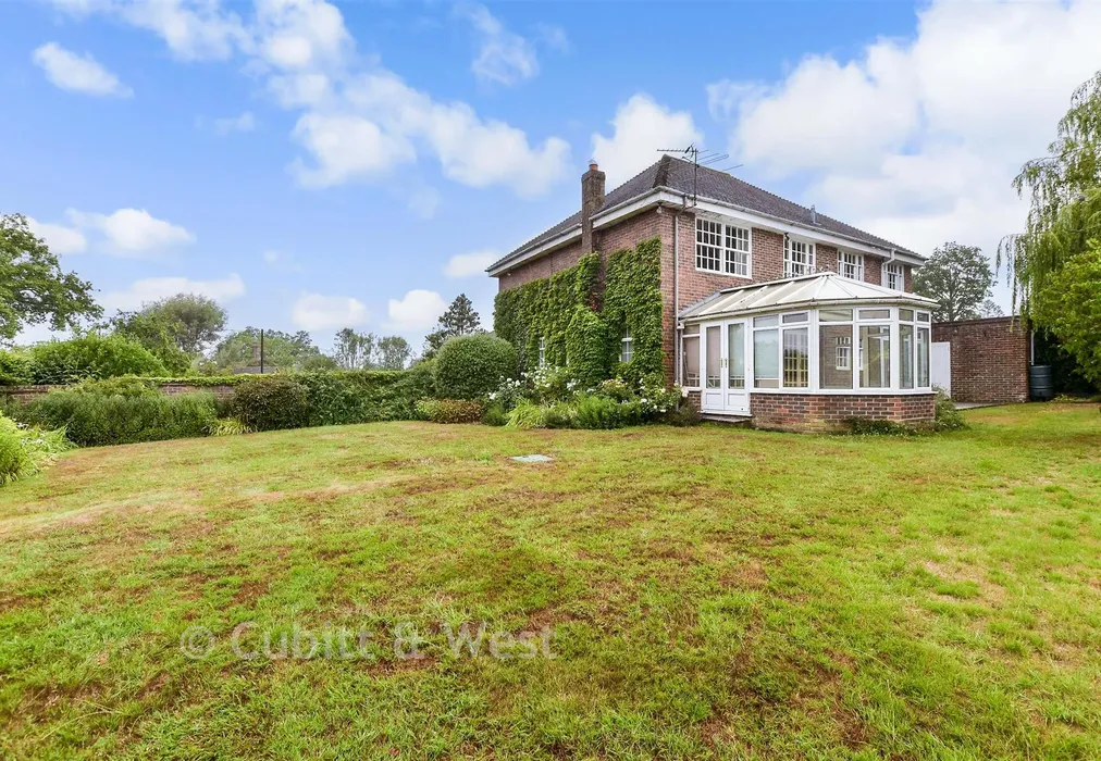 Rear Garden - Gadbridge Lane, Ewhurst, Cranleigh, Surrey - Wards of Kent