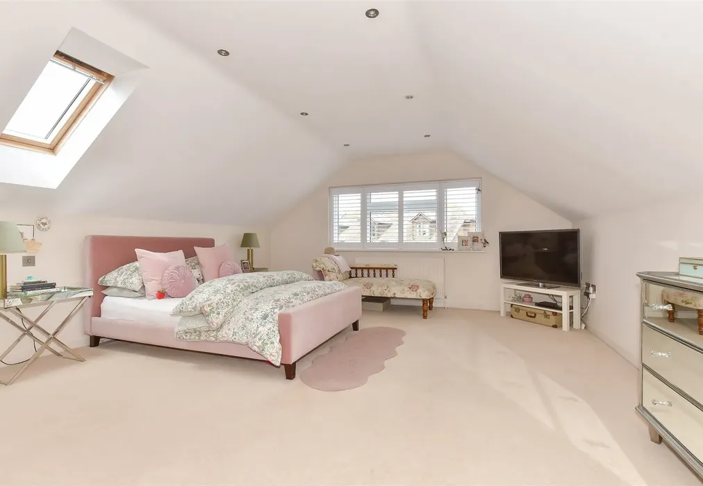 Main Bedroom - St. Mary's Grove, Seasalter, Whitstable, Kent - Wards of Kent