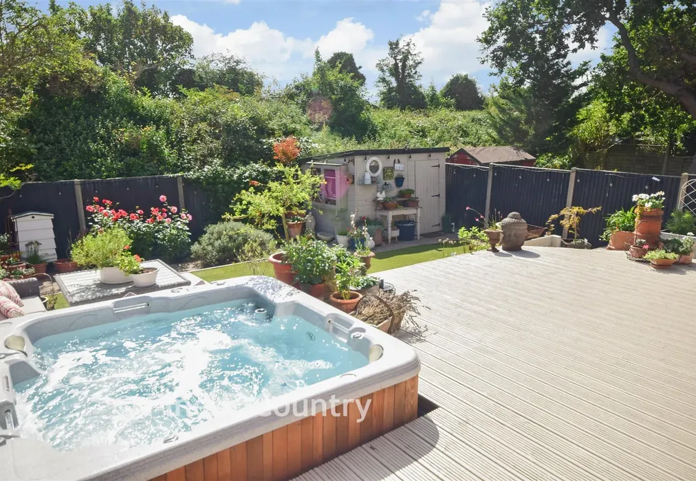 Rear Garden - St. Mary's Grove, Seasalter, Whitstable, Kent - Wards of Kent