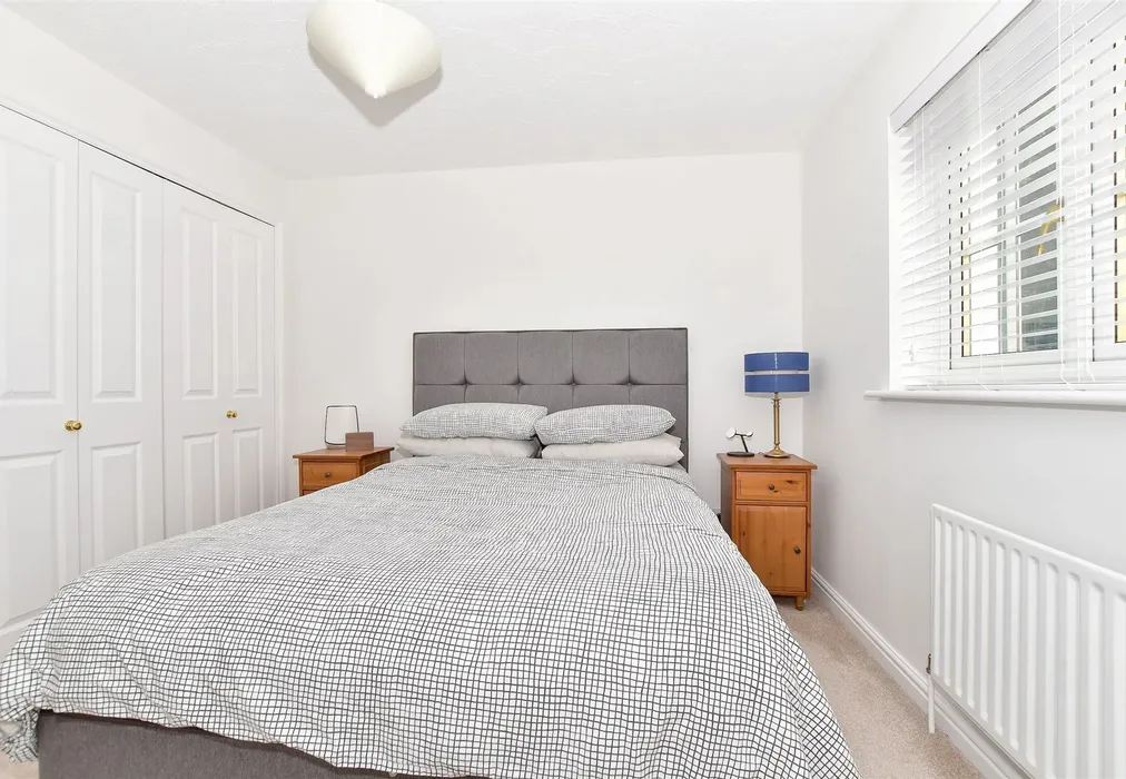 Bedroom 1 - Greenhill, Staplehurst, Kent - Wards of Kent