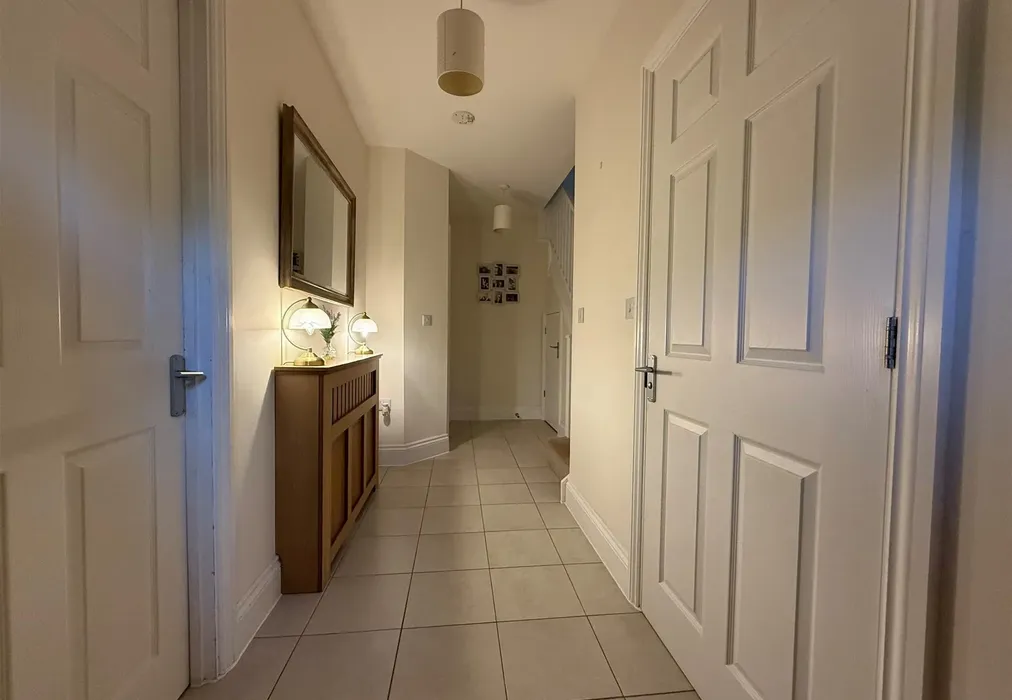 Entrance Hall - Cricket Green Close, Shackleford, Godalming, Surrey - Wards of Kent