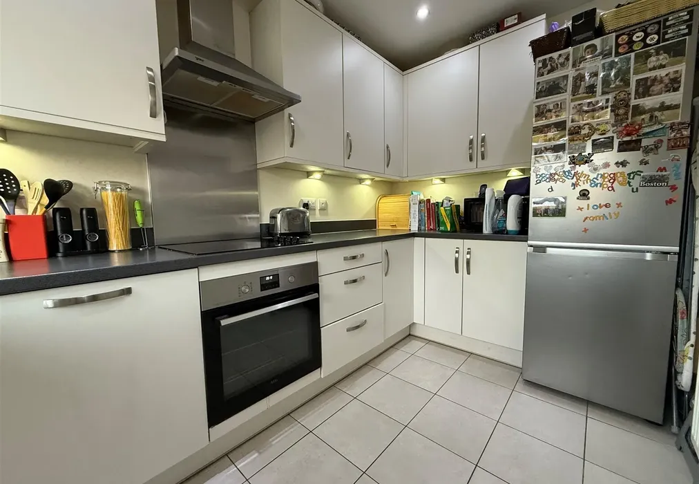 Kitchen 1 - Cricket Green Close, Shackleford, Godalming, Surrey - Wards of Kent