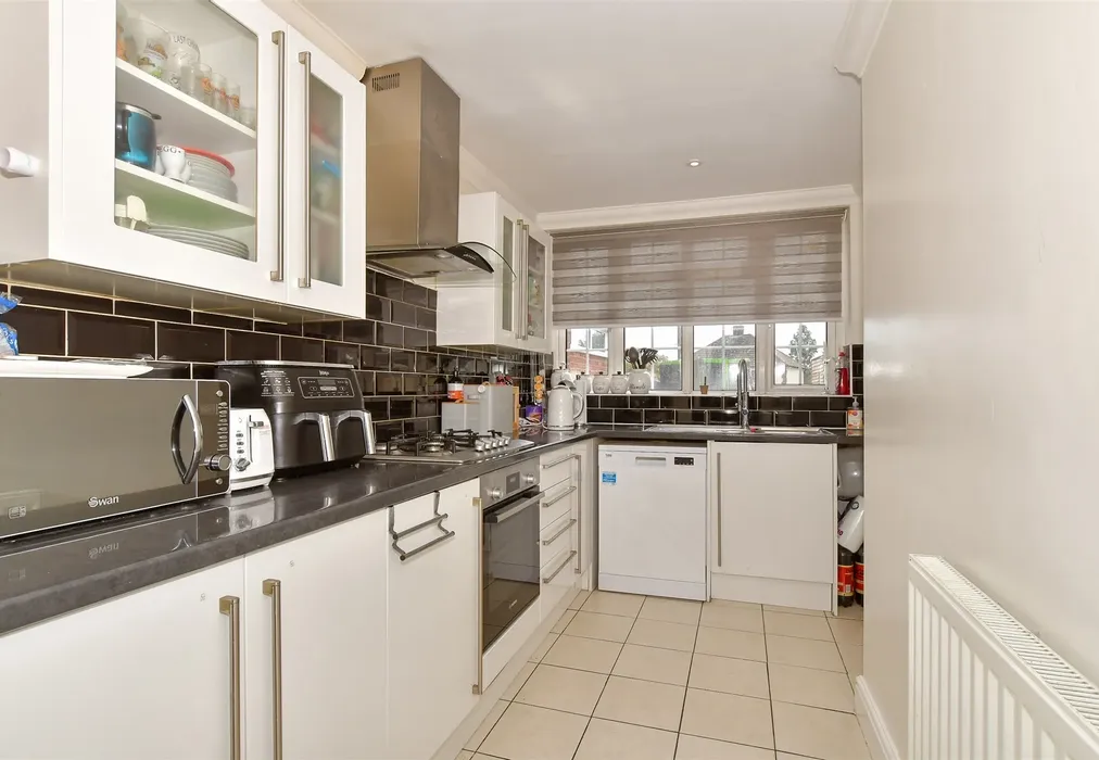 Kitchen - Allington Drive, Strood, Rochester, Kent - Wards of Kent