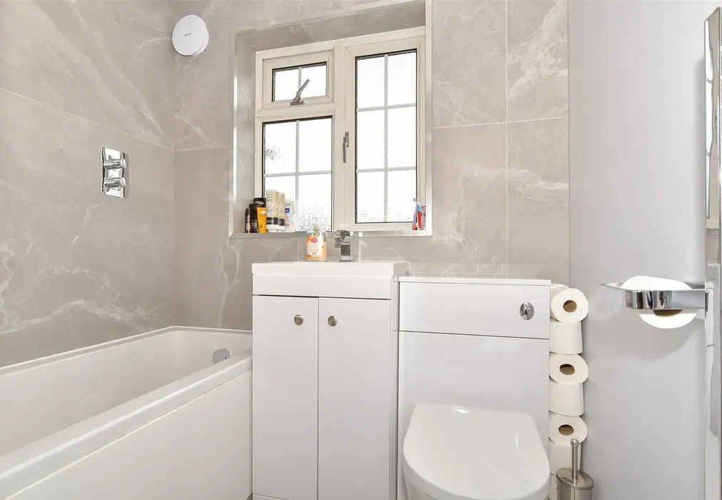 Bathroom - Allington Drive, Strood, Rochester, Kent - Wards of Kent