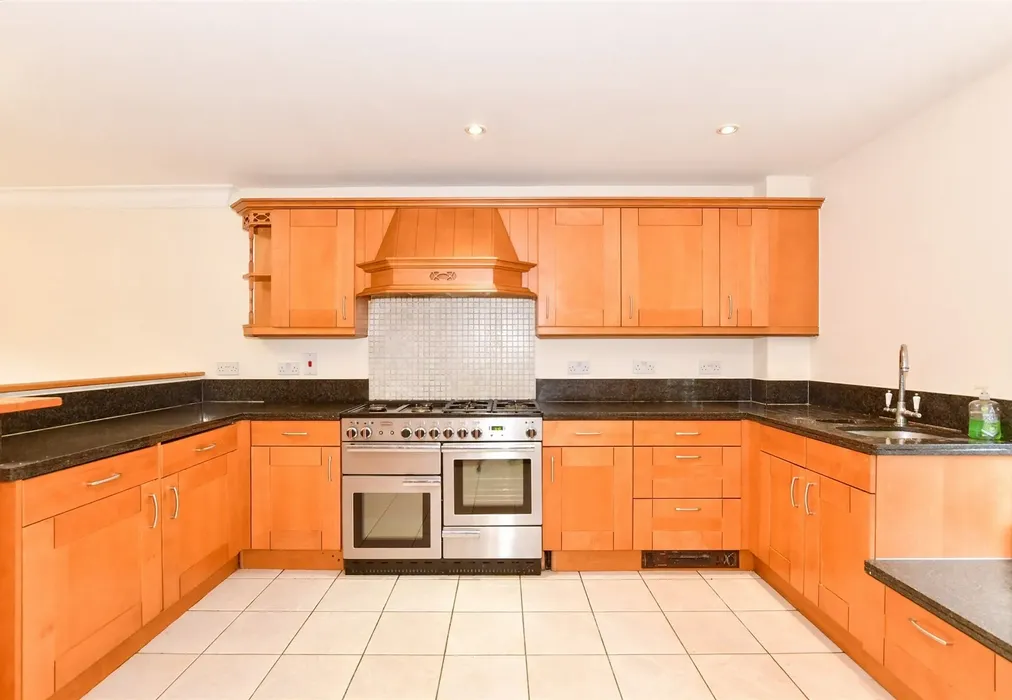 Kitchen/ Breakfast Room - Kendall Avenue, Kings Hill, West Malling, Kent - Wards of Kent