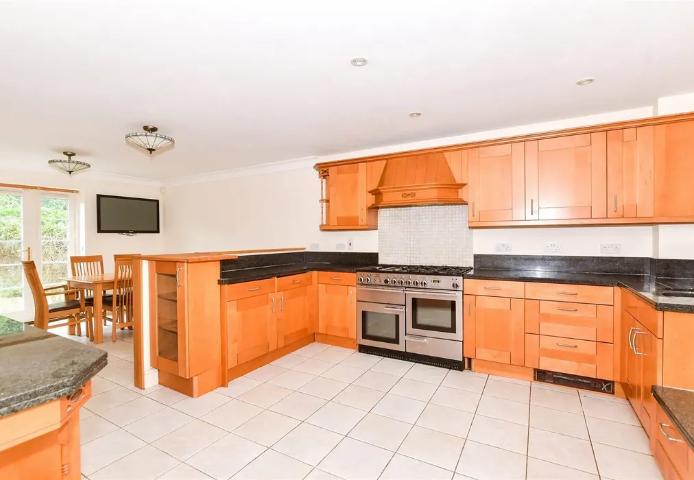 Kitchen/ Breakfast Room - Kendall Avenue, Kings Hill, West Malling, Kent - Wards of Kent