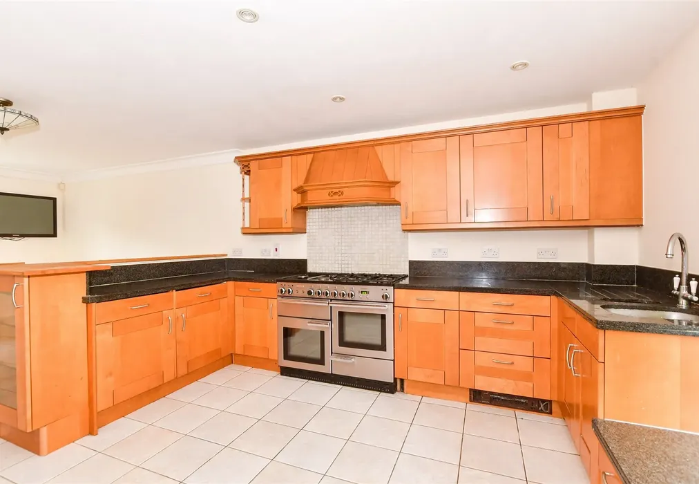 Kitchen/ Breakfast Room - Kendall Avenue, Kings Hill, West Malling, Kent - Wards of Kent