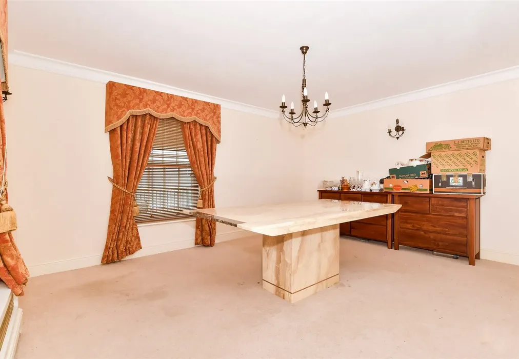 Dining Room - Kendall Avenue, Kings Hill, West Malling, Kent - Wards of Kent