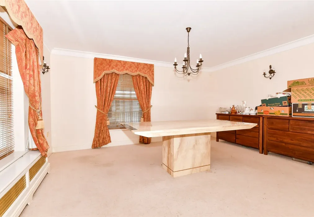 Dining Room - Kendall Avenue, Kings Hill, West Malling, Kent - Wards of Kent