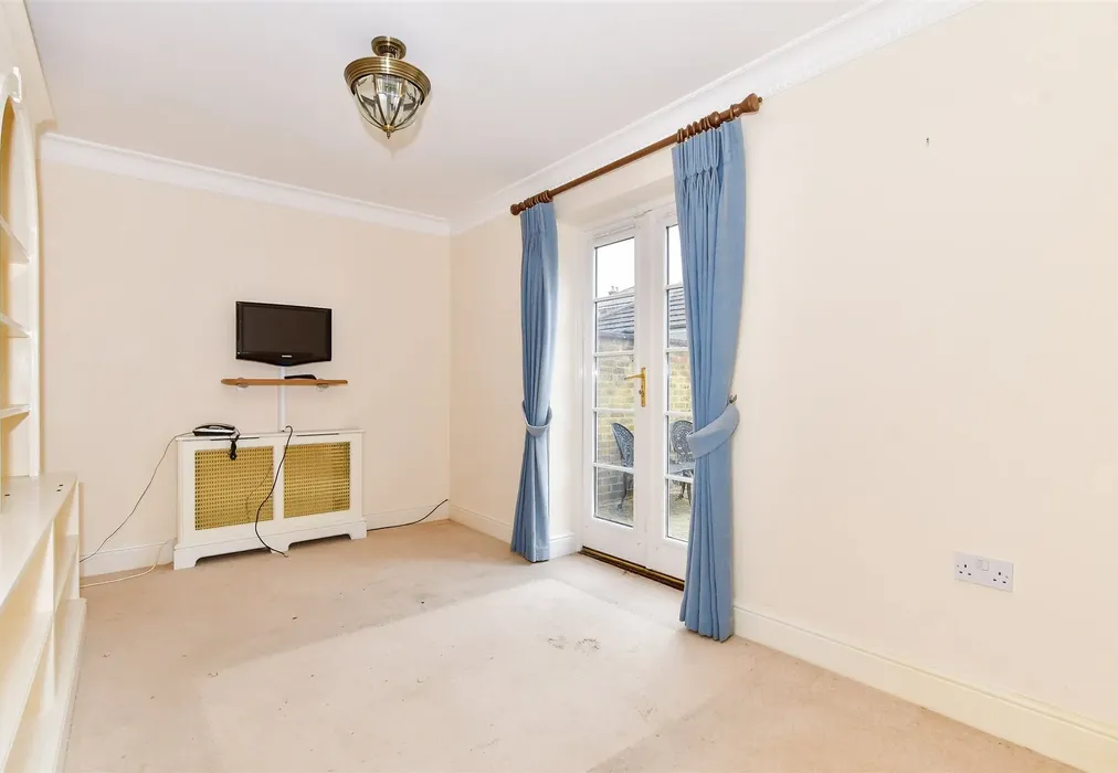 Snug - Kendall Avenue, Kings Hill, West Malling, Kent - Wards of Kent