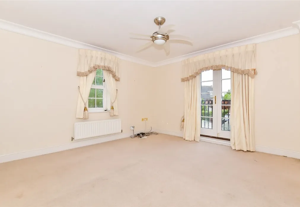 Bedroom 1 - Kendall Avenue, Kings Hill, West Malling, Kent - Wards of Kent