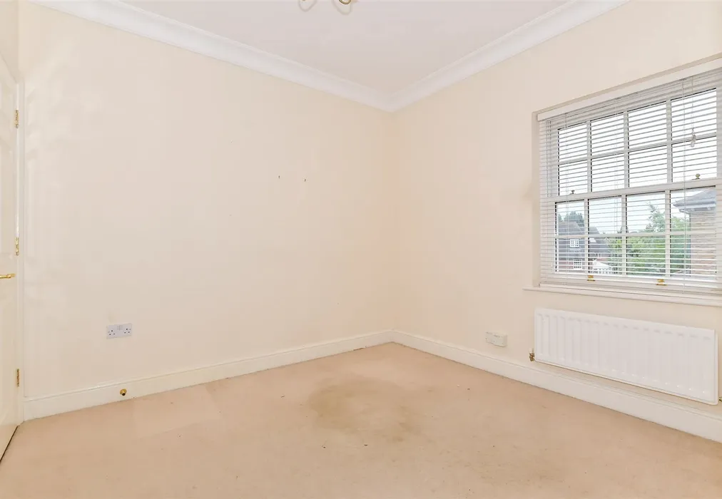 Bedroom 2 - Kendall Avenue, Kings Hill, West Malling, Kent - Wards of Kent