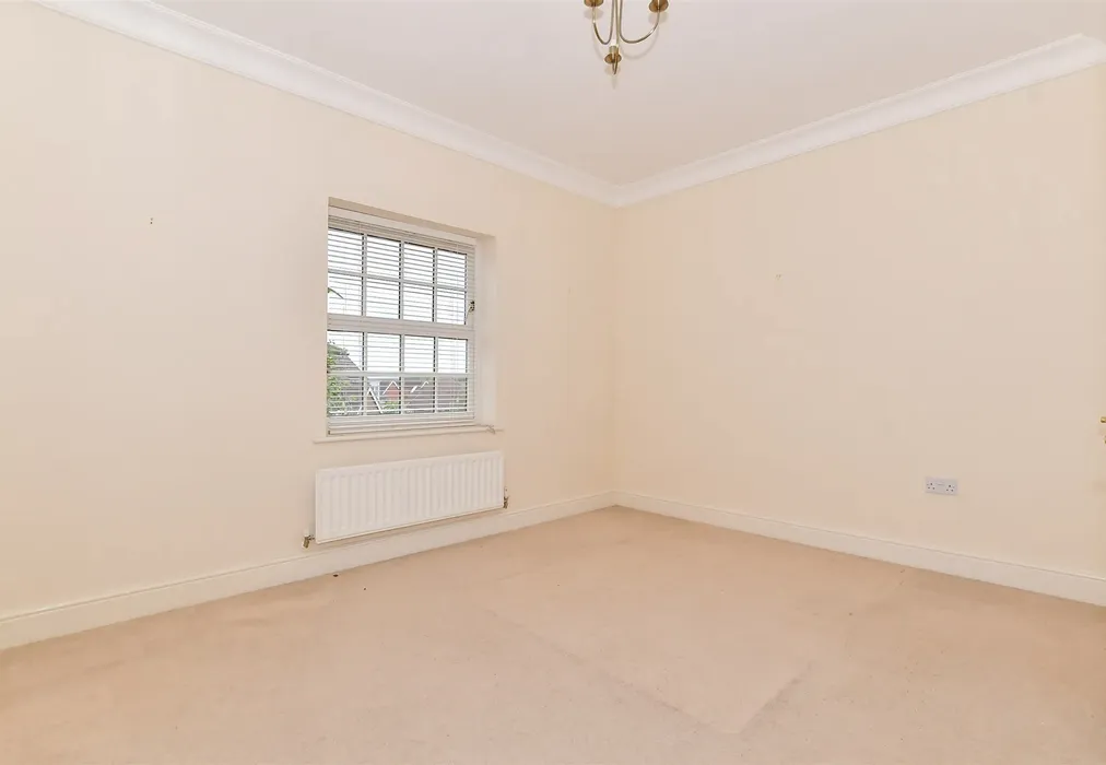 Bedroom 4 - Kendall Avenue, Kings Hill, West Malling, Kent - Wards of Kent