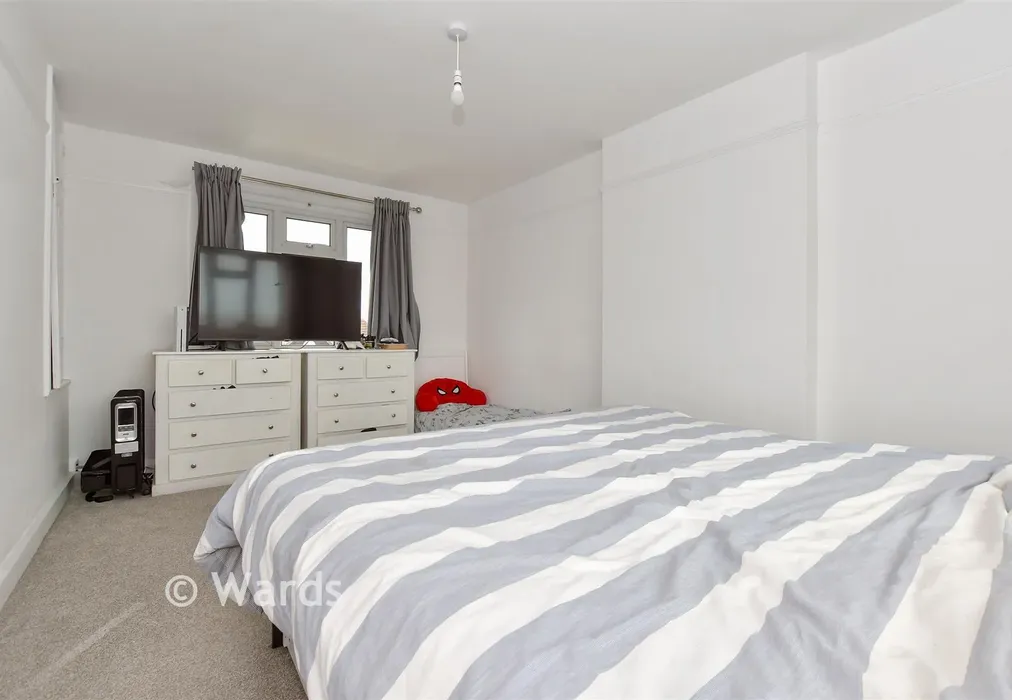 Bedroom 1 - Coast Drive, Greatstone, Kent - Wards of Kent