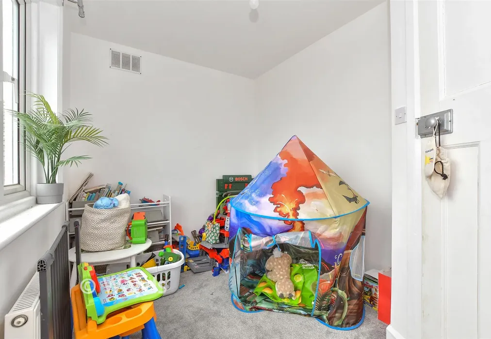 Bedroom 2 - Coast Drive, Greatstone, Kent - Wards of Kent