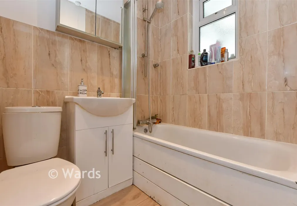 Bathroom - Coast Drive, Greatstone, Kent - Wards of Kent