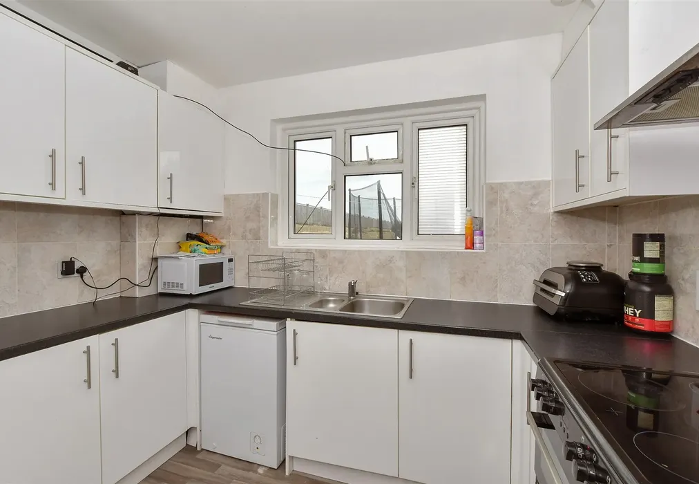 Kitchen - Coast Drive, Greatstone, Kent - Wards of Kent