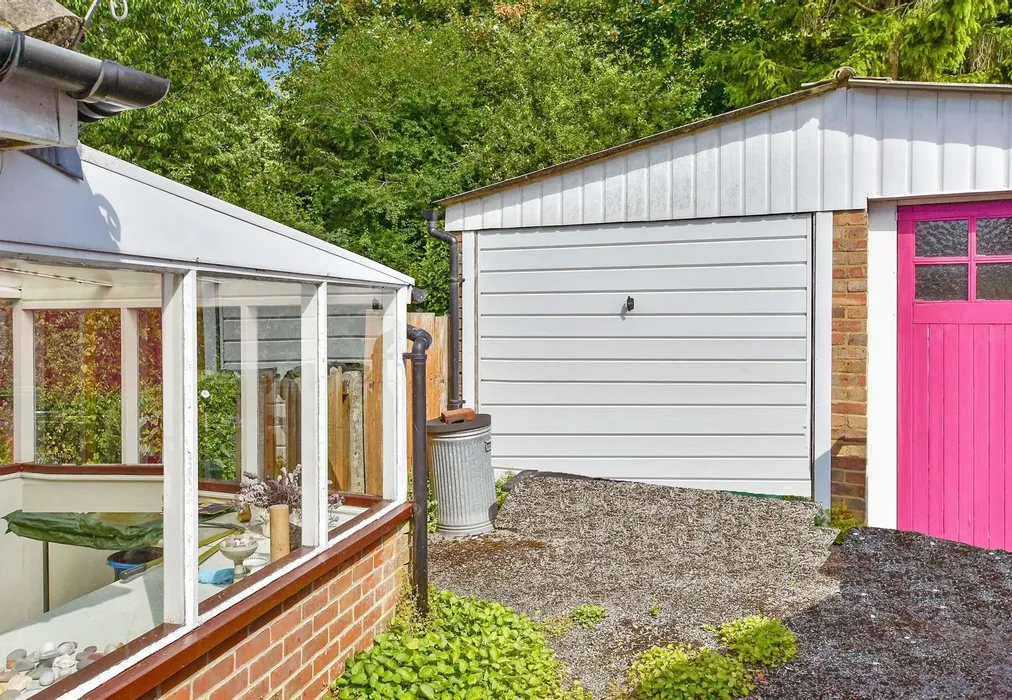 Garage - Braeside Avenue, Brighton, East Sussex - Wards of Kent