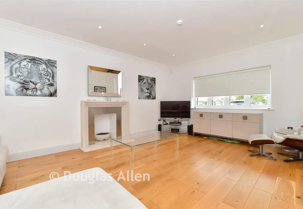 Sitting Room - Bower Hill, Epping, Essex - Wards of Kent