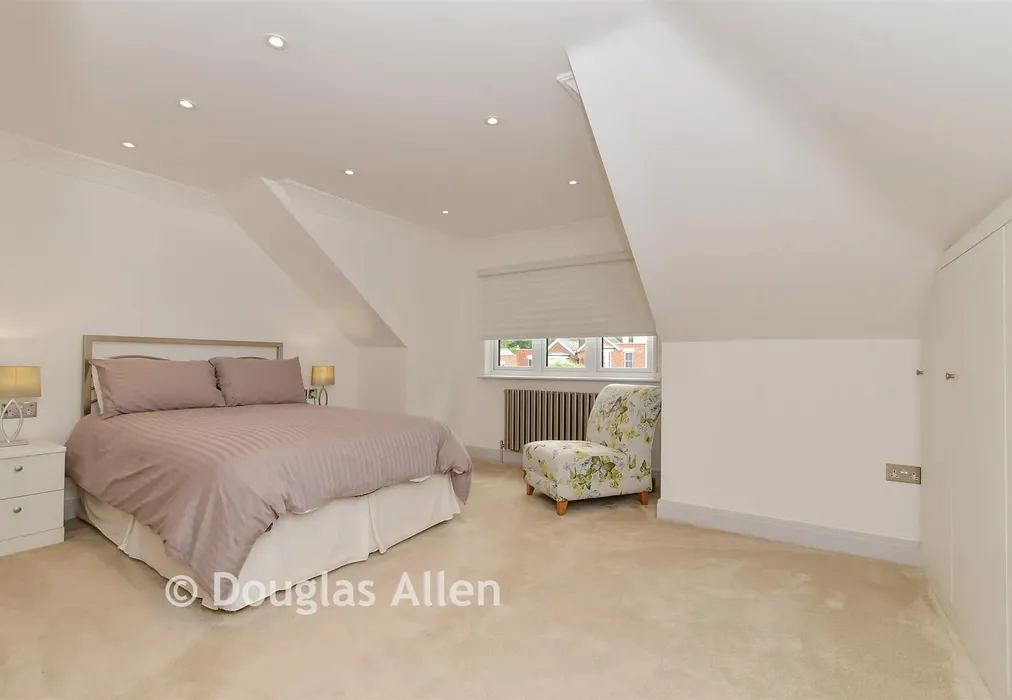 Bedroom 2 - Bower Hill, Epping, Essex - Wards of Kent