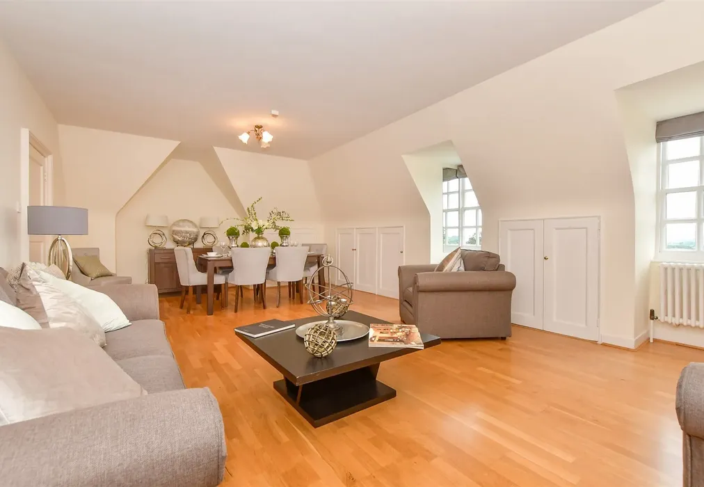 Lounge/Diner - Great Maytham Hall, Rolvenden, Cranbrook, Kent - Wards of Kent