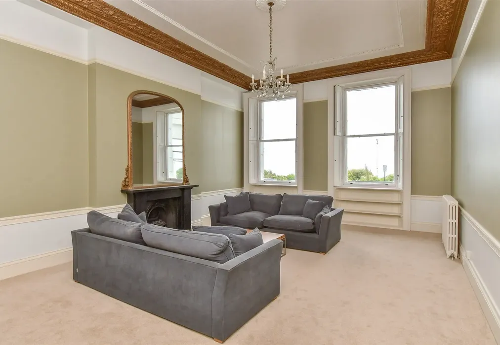 Lounge - Chichester Terrace, Brighton, East Sussex - Wards of Kent