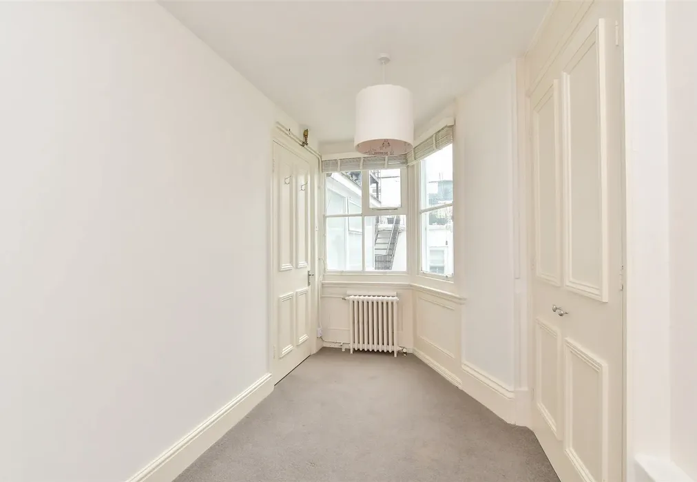 Bedroom 2 - Chichester Terrace, Brighton, East Sussex - Wards of Kent