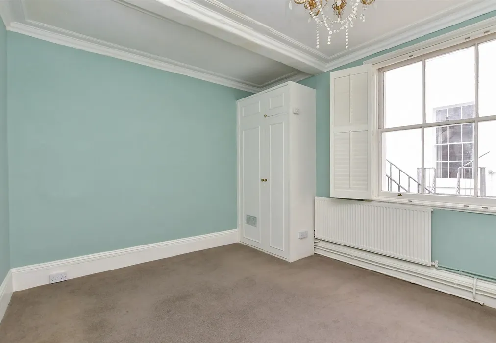 Bedroom 1 - Chichester Terrace, Brighton, East Sussex - Wards of Kent