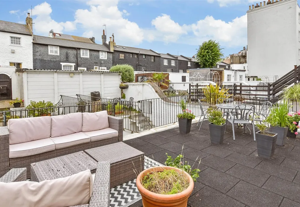 Balcony / Terrace - Chichester Terrace, Brighton, East Sussex - Wards of Kent