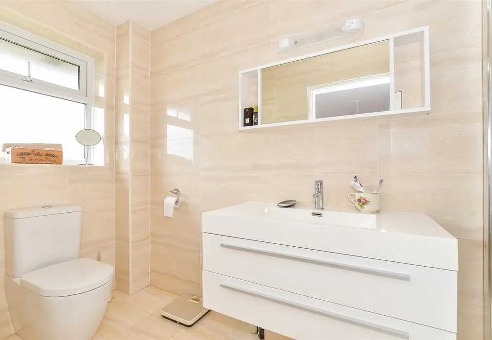 En-Suite Shower Room - Bowcombe Road, Newport, Isle of Wight - Wards of Kent