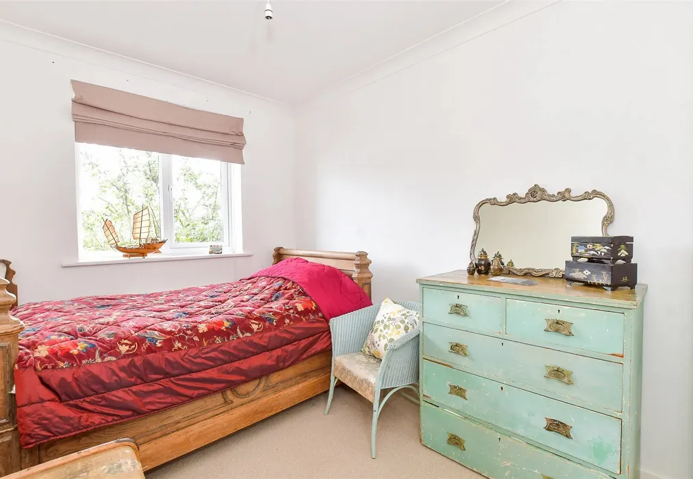 Bedroom 3 - Bowcombe Road, Newport, Isle of Wight - Wards of Kent