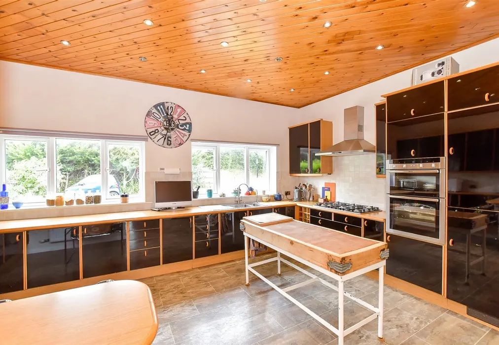 Kitchen/Dining Room - Bowcombe Road, Newport, Isle of Wight - Wards of Kent