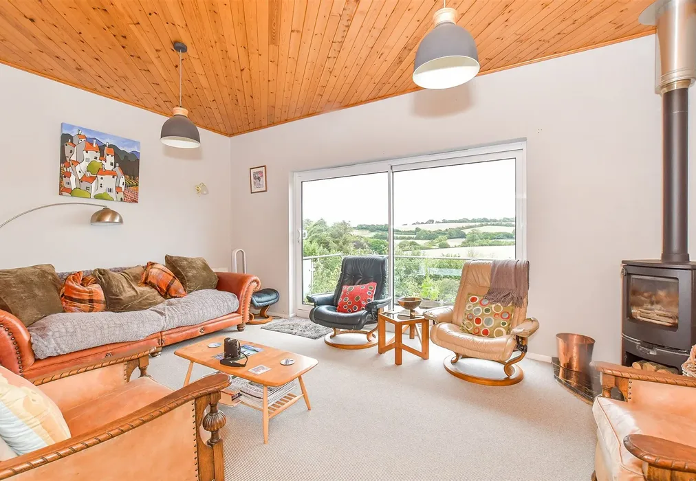 Lounge - Bowcombe Road, Newport, Isle of Wight - Wards of Kent