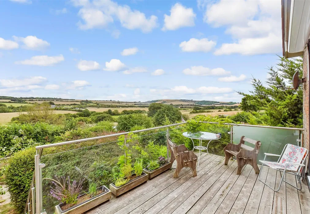 Balcony / Terrace - Bowcombe Road, Newport, Isle of Wight - Wards of Kent