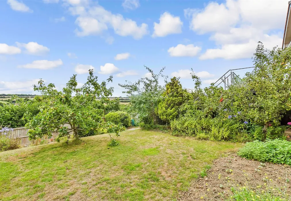 Rear Garden - Bowcombe Road, Newport, Isle of Wight - Wards of Kent