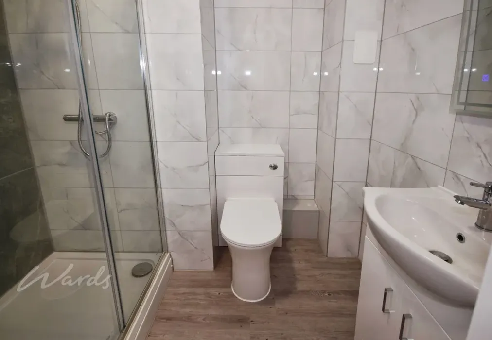 flat 3 shower room - Cuxton Road Rochester ME2 - Wards of Kent