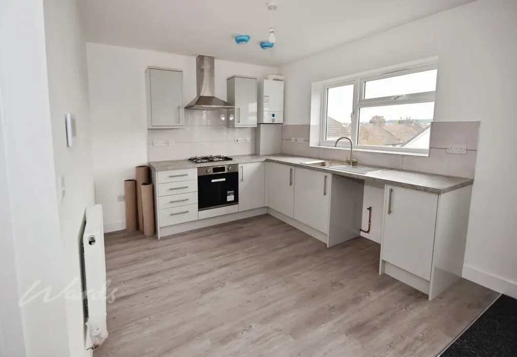 flat 5 kitchen - Cuxton Road Rochester ME2 - Wards of Kent