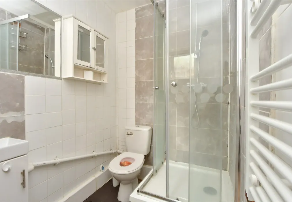 Shower Room - Luton Road, Chatham, Kent - Wards of Kent
