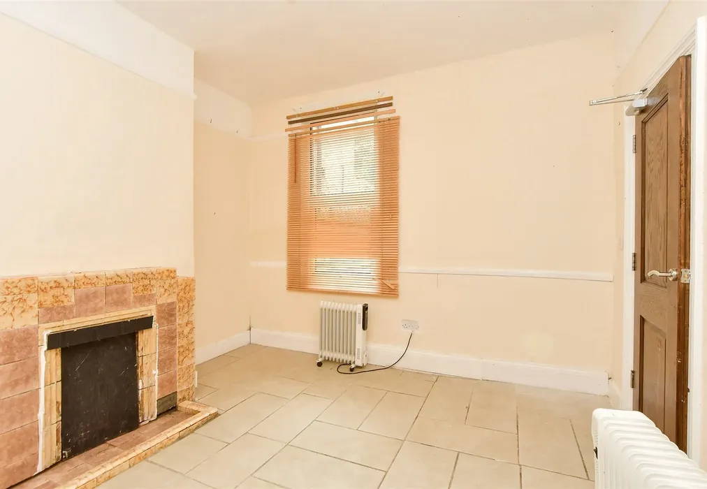 Bedroom 1 - Luton Road, Chatham, Kent - Wards of Kent