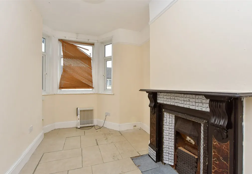Lounge 1 - Luton Road, Chatham, Kent - Wards of Kent