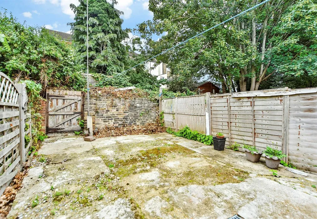Rear Garden - Luton Road, Chatham, Kent - Wards of Kent