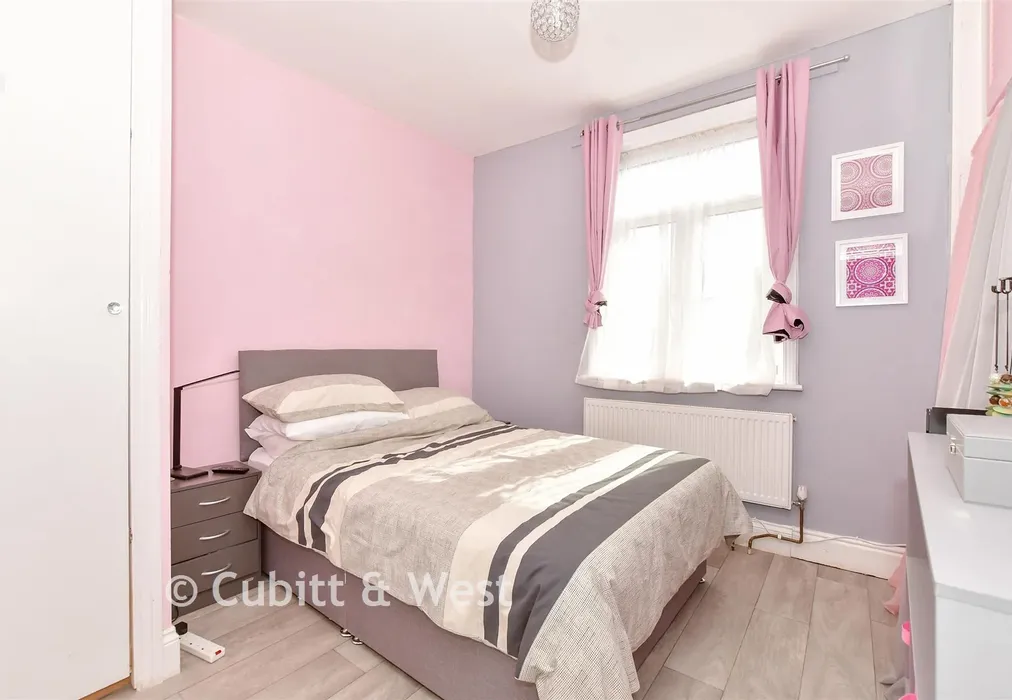 Bedroom - London Road, Portsmouth, Hampshire - Wards of Kent