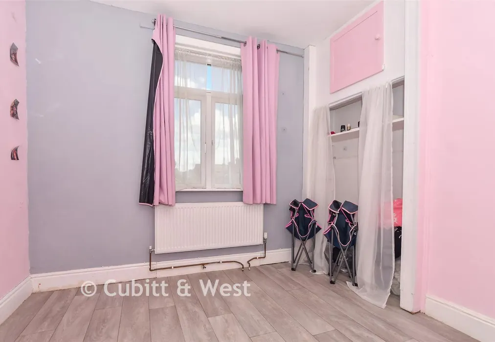 Bedroom - London Road, Portsmouth, Hampshire - Wards of Kent