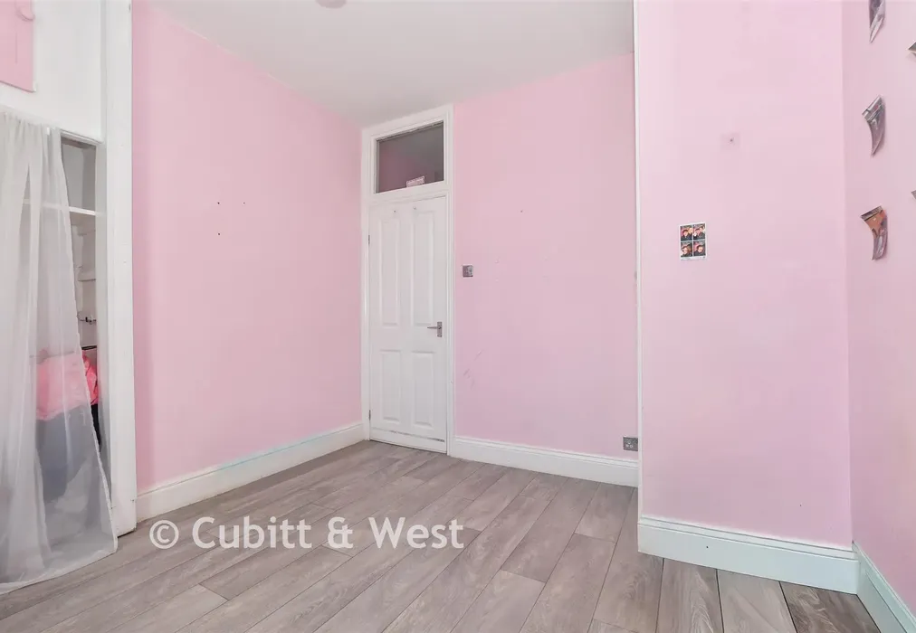 Bedroom - London Road, Portsmouth, Hampshire - Wards of Kent