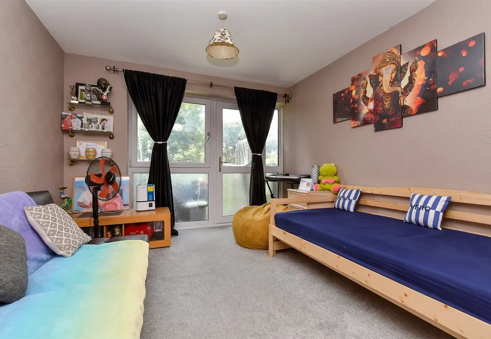 Lounge - Basinghall Gardens, Sutton, Surrey - Wards of Kent